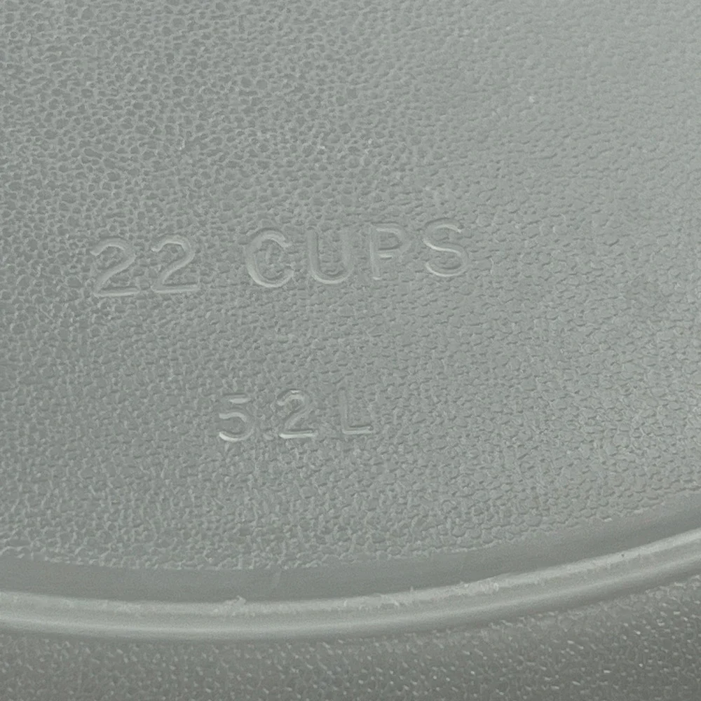 TWO Rubbermaid Servin Saver #5 Food Storage Containers 22 Cup Almond Round Set